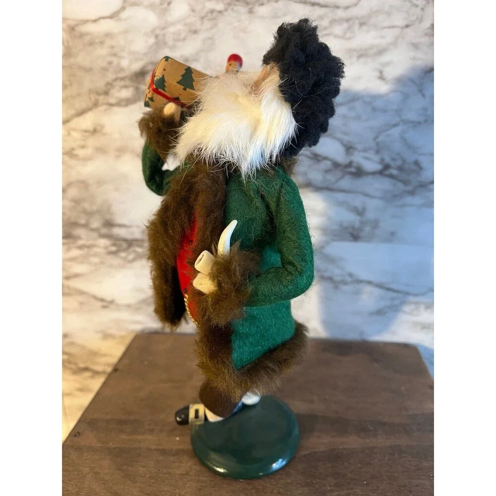 Byers Choice Carolers 1996 Knickerbocker Santa W/ Christmas Gift Sack Dancing